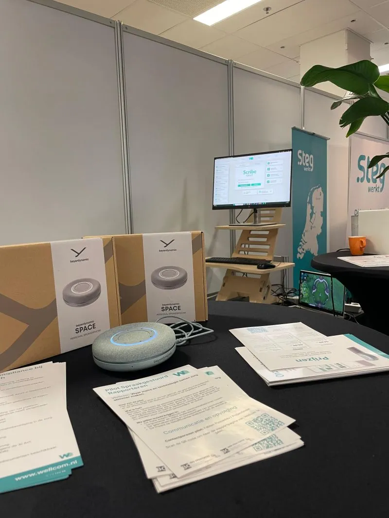 Materialen en een demo-opstelling op de stand